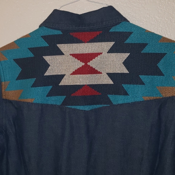 ARIAT | Womens Blue Southwestern Tapestry Real Vivacious Chambray Button Up Top - Picture 6 of 7